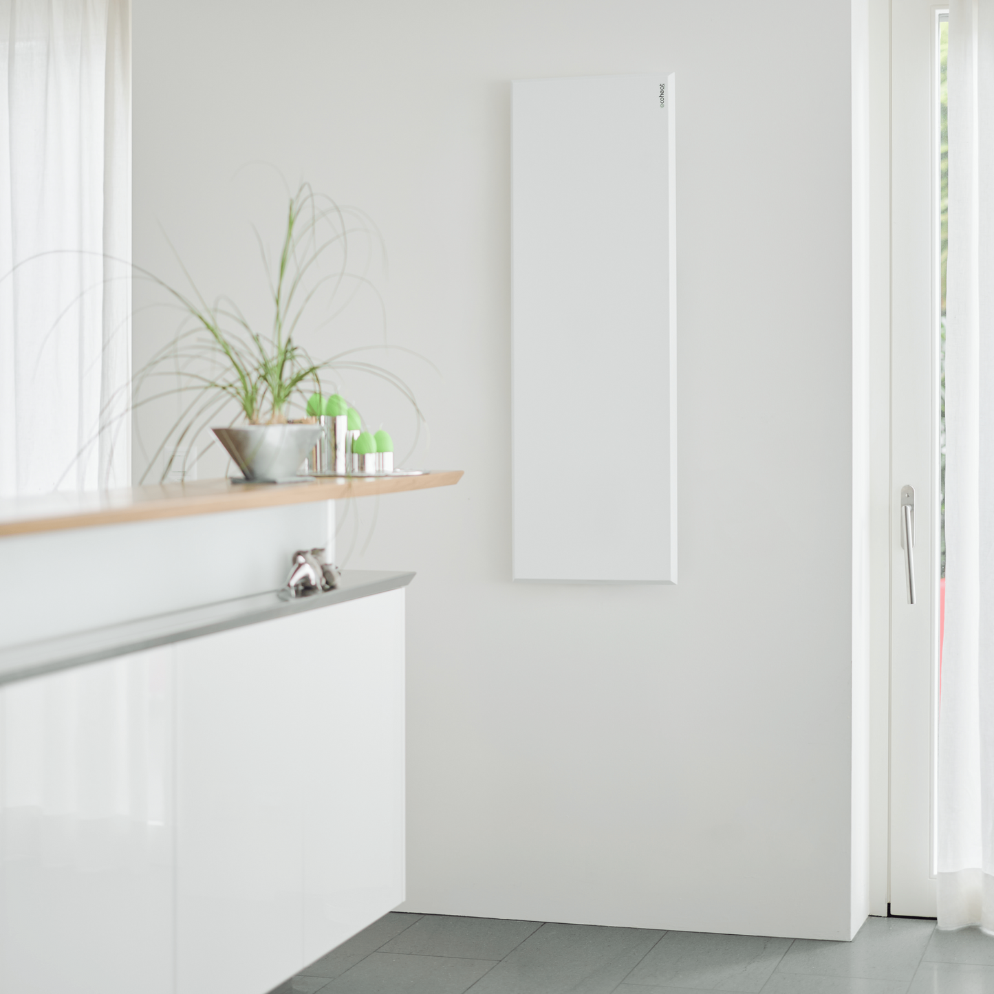 Infrarot-Heizpanel ecoheat Classic-T 550, wandmontierbar, ultra-flaches Design, 550 Watt Heizleistung.