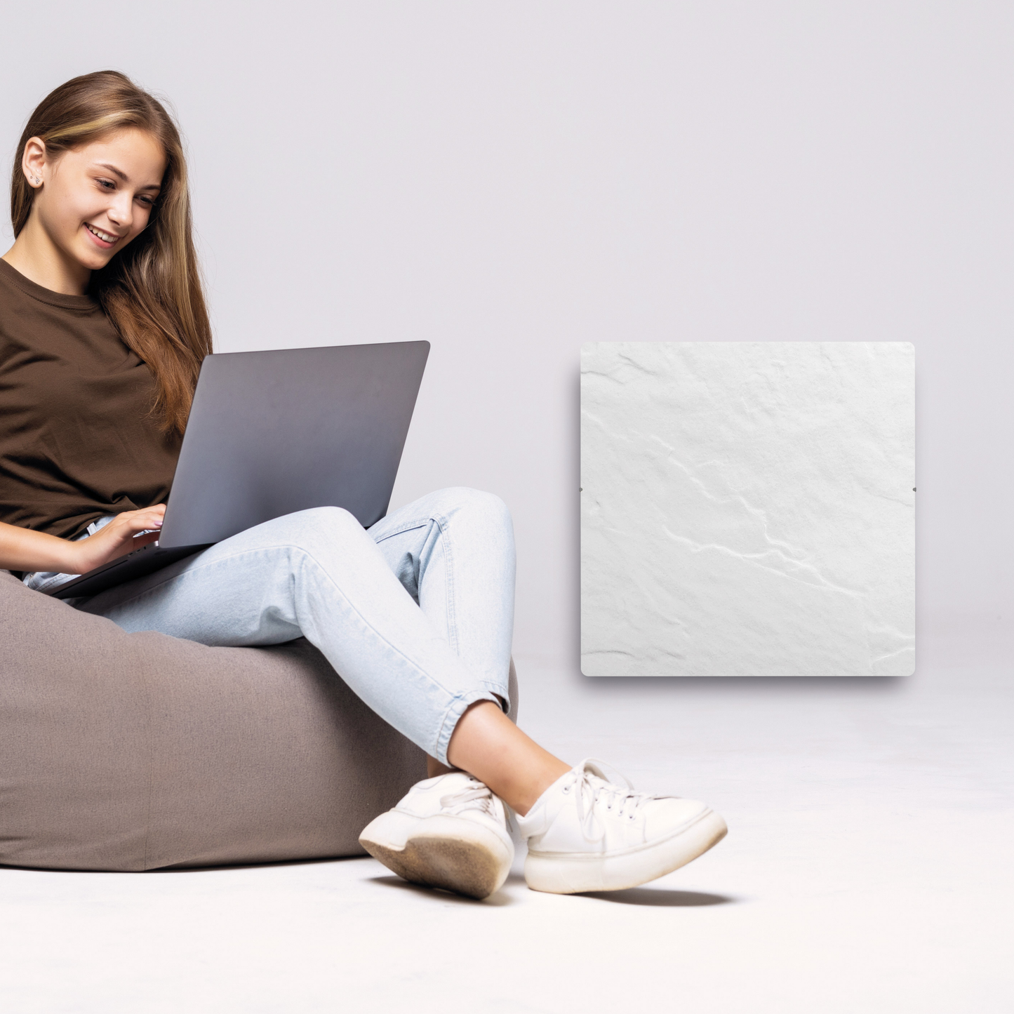 Hybridheizung Climastar Avant mit programmierbarem Thermostat und Wifi, 800 W, 50 x 50 cm, Steinoberfläche.