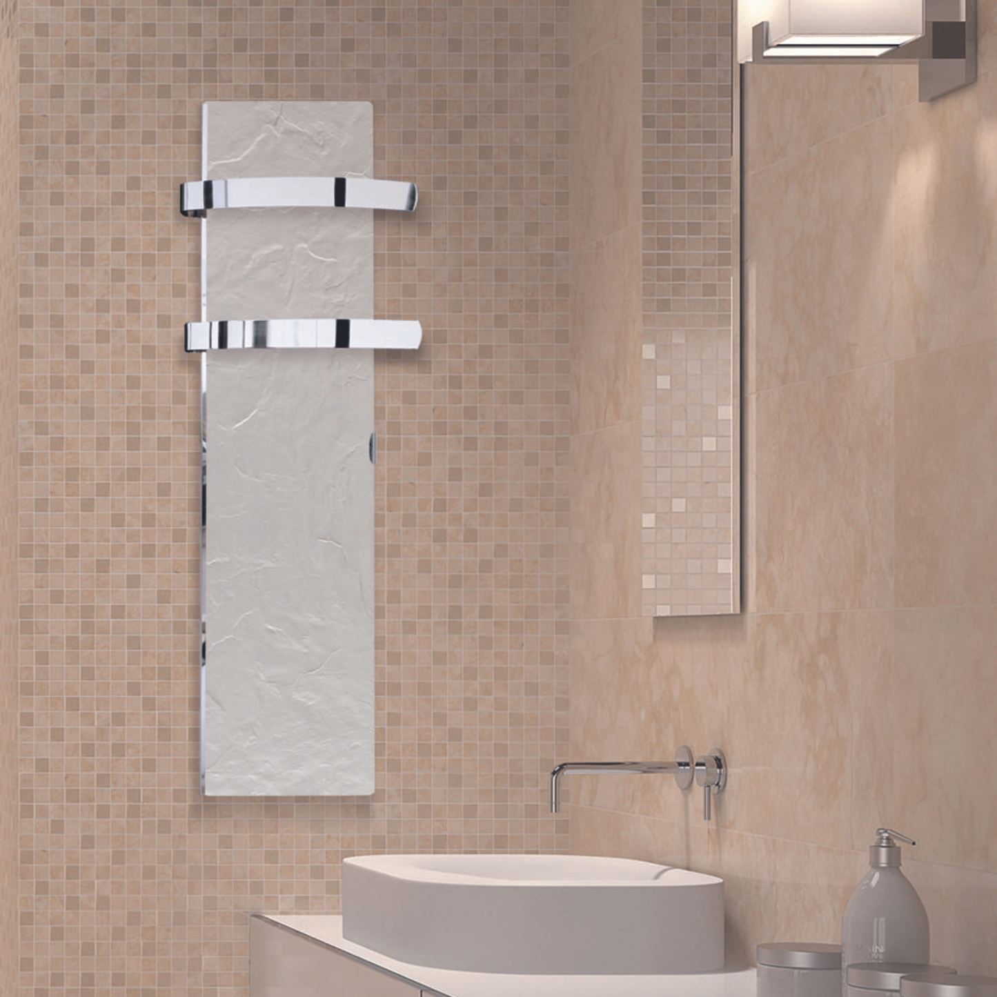 Handtuchtrockner Climastar Slim 500 W in Stein-Design, 25 x 100 cm, wandmontiert.