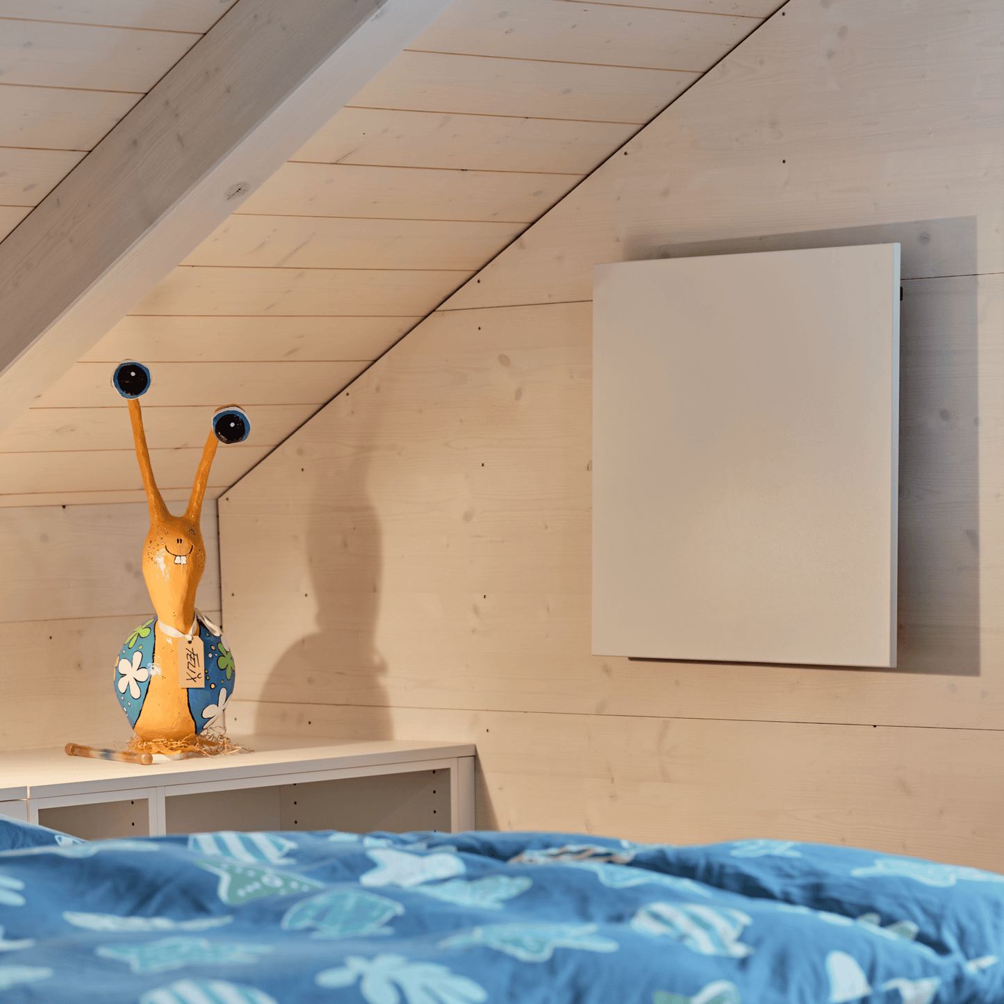 Die ecoheat Aura 350 überzeugt mit robuster Verarbeitung, schlichtem Design und flexibler Montage – perfekt für kleine Räume.