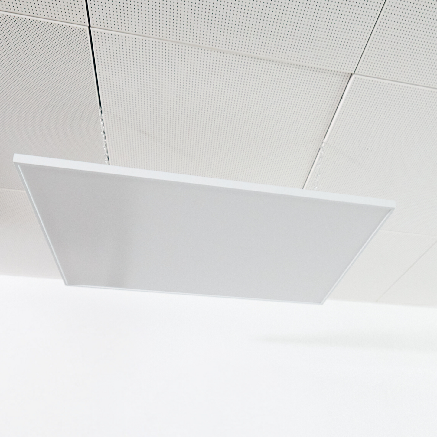 Deckenmontage Set für ecoheat Basic Infrarotheizungen, ideal für eine effiziente Heizlösung.