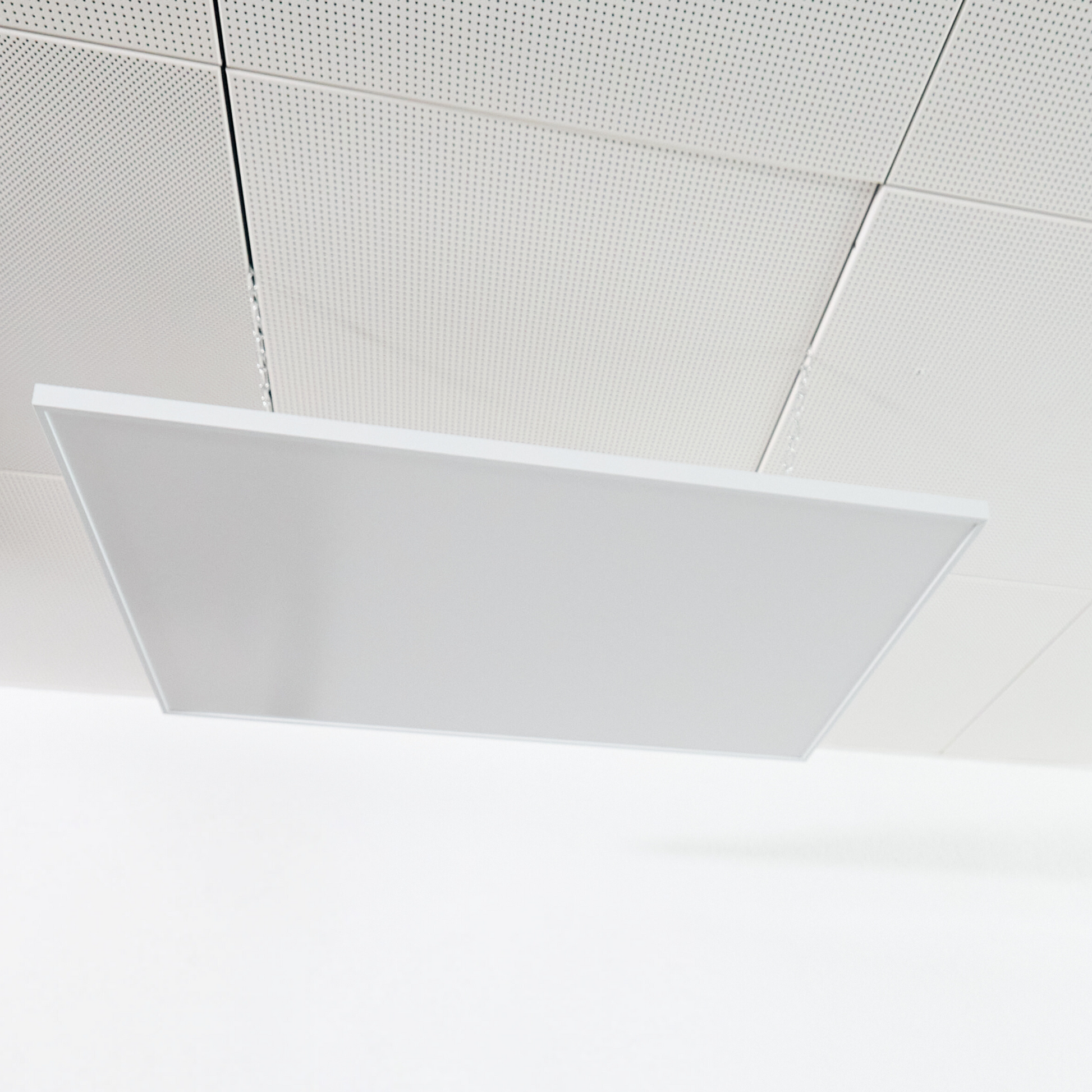 Deckenmontage Set für ecoheat Basic Infrarotheizungen, ideal für eine effiziente Heizlösung.