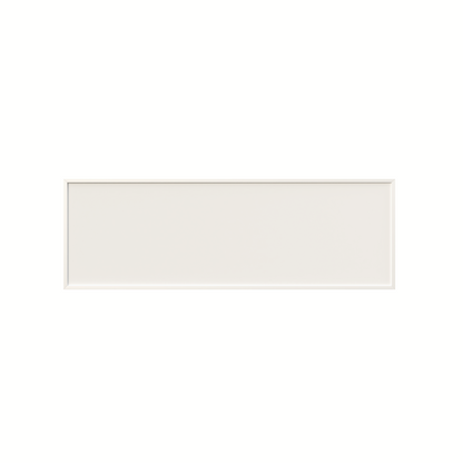 Platzsparende und ultraflache ecoheat Basic Infrarotheizung mit 300 Watt Leistung, montiert an der Wand.