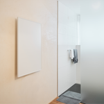 ecoheat Basic Infrarotheizungen 400 W 60 x 60 cm, platzsparend und wärmend an der Decke montiert.