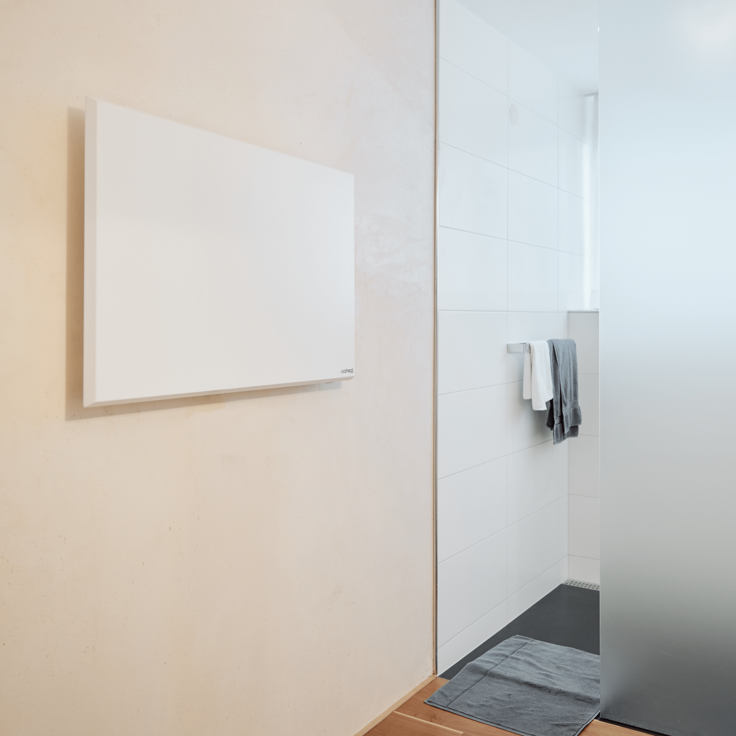 ecoheat Classic-T 700 Infrarotpanel in Metall für Wandmontage, ultra-flach und mit Funk-Empfänger, 700 Watt Heizleistung.