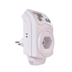 ecoheat DST Steckdosenthermostat auf Steckdose mit klarem Menü und manuellem Temperatursensor.