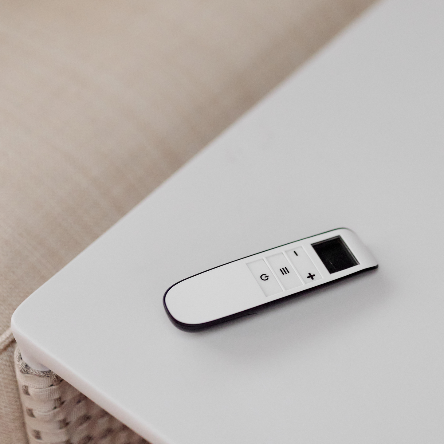 ecoheat Remote-T: Funkfernbedienung für ecoheat Classic-T & Hybrid-T Heizungen mit Wandhalterung.