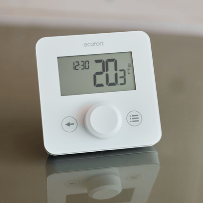 Steuerung für Anspruchsvolle: ecoheat Sensus Thermostat regelt ecoheat Aura und Vitrea Heizpaneele effizient, präzise und kabellos.