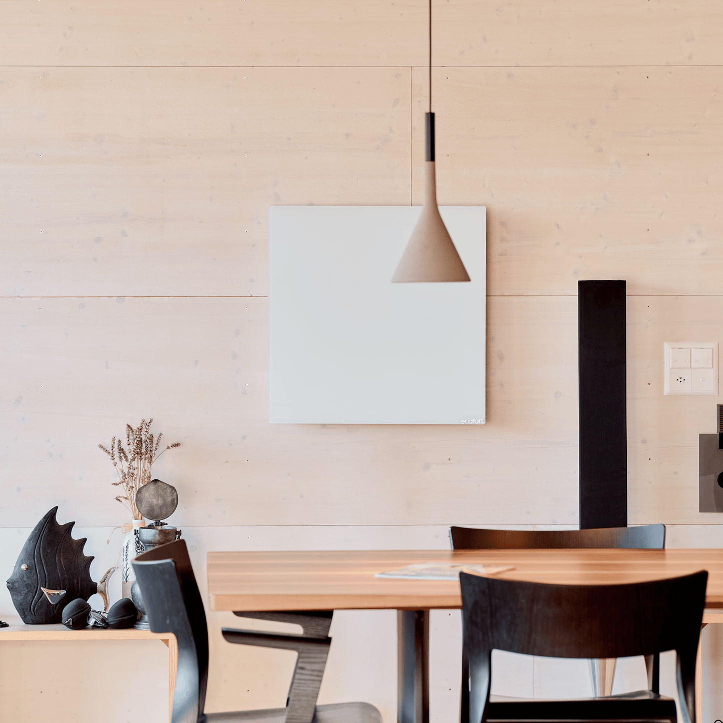 ecoheat Vitrea 370 kombiniert moderne Infrarottechnik mit satiniertem Sicherheitsglas – elegant, langlebig und flexibel montierbar.