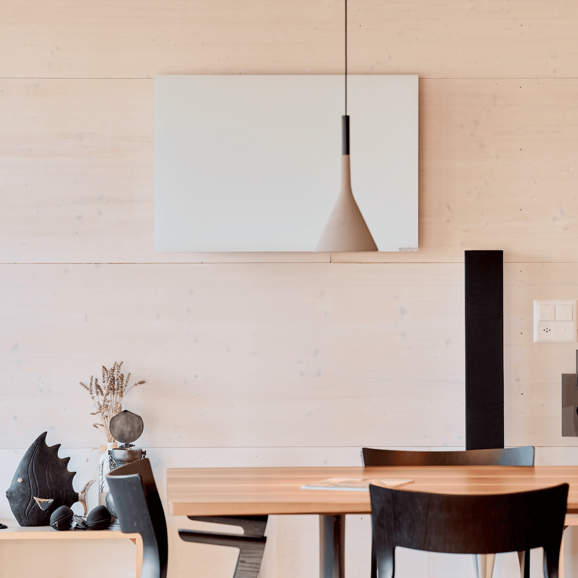 Die ecoheat Vitrea 580 überzeugt mit Infrarottechnik, Glasoberfläche und Funksteuerung – für effiziente Wärme mit ästhetischem Anspruch.