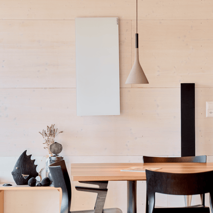 Stilvoll heizen mit ecoheat Vitrea 625: Glaspaneel, Funkempfänger und sanfte Infrarotstrahlung – ideal für Wohn- und Arbeitsräume.