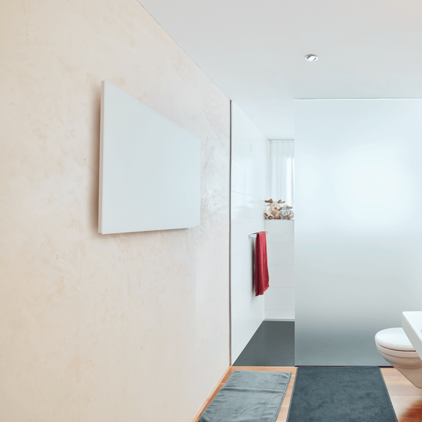 Stilvoll und effizient heizen: ecoheat Vitrea 780 mit hochwertiger Glasfläche und Funksteuerung – starke Infrarotwärme für mittlere bis grosse Räume.