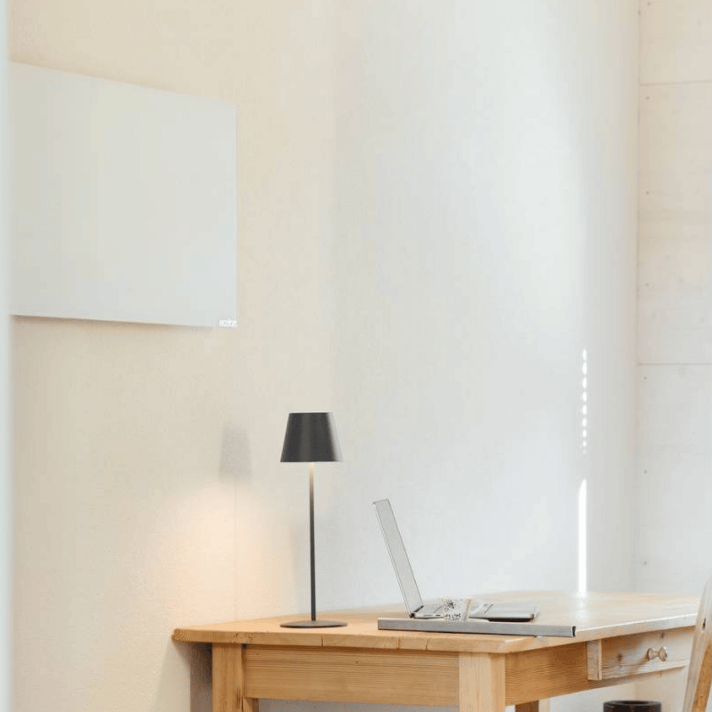 ecoheat Vitrea 780: Glasheizung mit Funkempfänger für moderne Wohnkonzepte. Flache Bauweise, starke Wärmeleistung, einfache Steuerung.