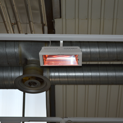 Helios Titan Industrie-Heizstrahler 2000 W mit Infrarot-Technologie, montierbar an Decke oder Wand, strahlwassergeschützt.