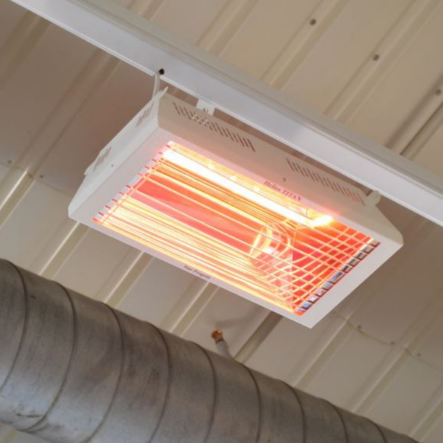 Helios Titan Industrie-Heizstrahler mit 2000 Watt, an der Decke montiert, für Gewerbe und Industrie geeignet.