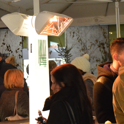 Heliosa 66 Amber Light Infrarot-Heizstrahler in Weiss, an der Wand montiert, für sofortige Wärme.