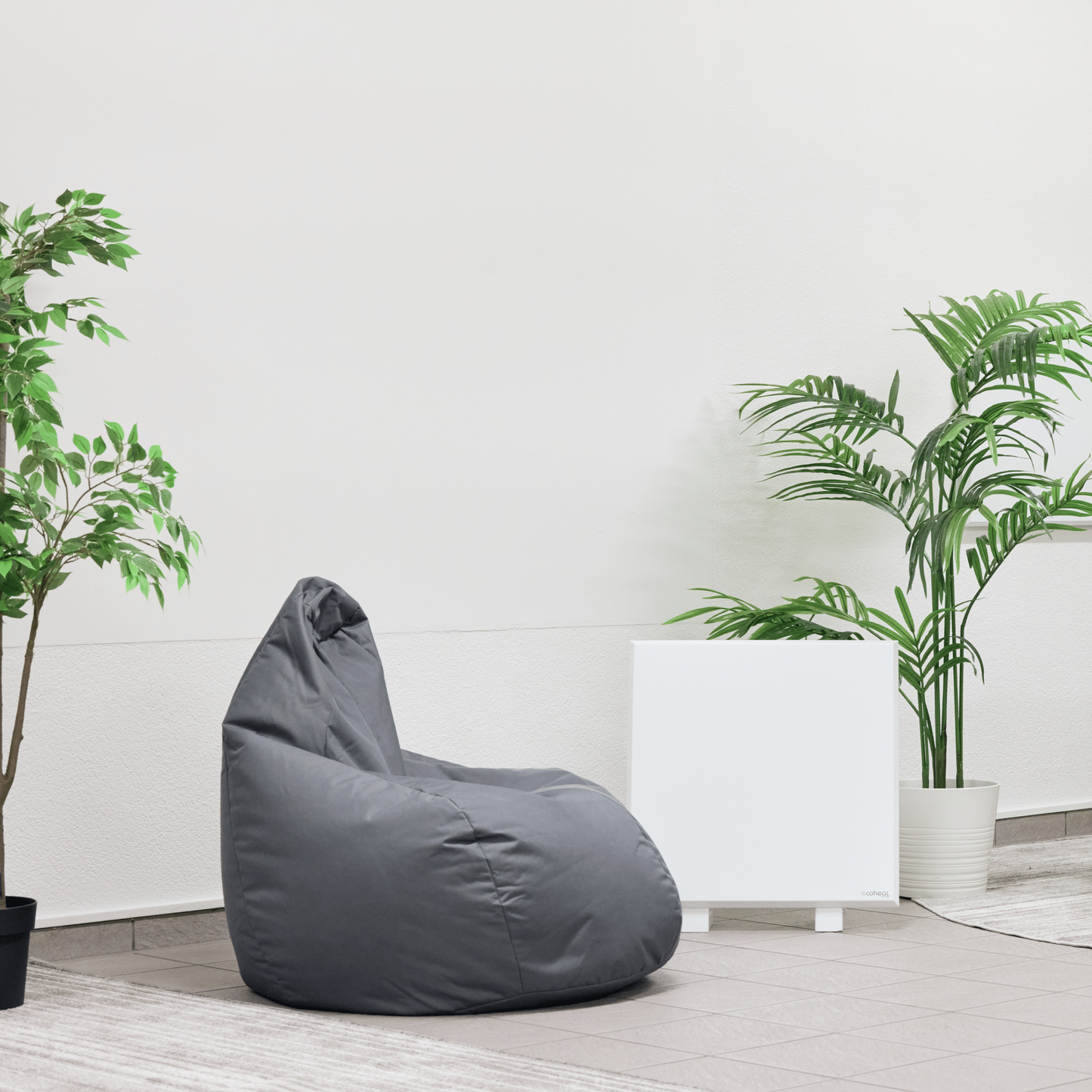 Standfüsse ecoheat Classic in gross für flexible Nutzung der Infrarotheizung.