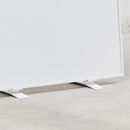 Eloxierte Aluminium Standfüsse für ecoheat Basic Infrarotheizungen, elegantes Design und hochwertiges Material.