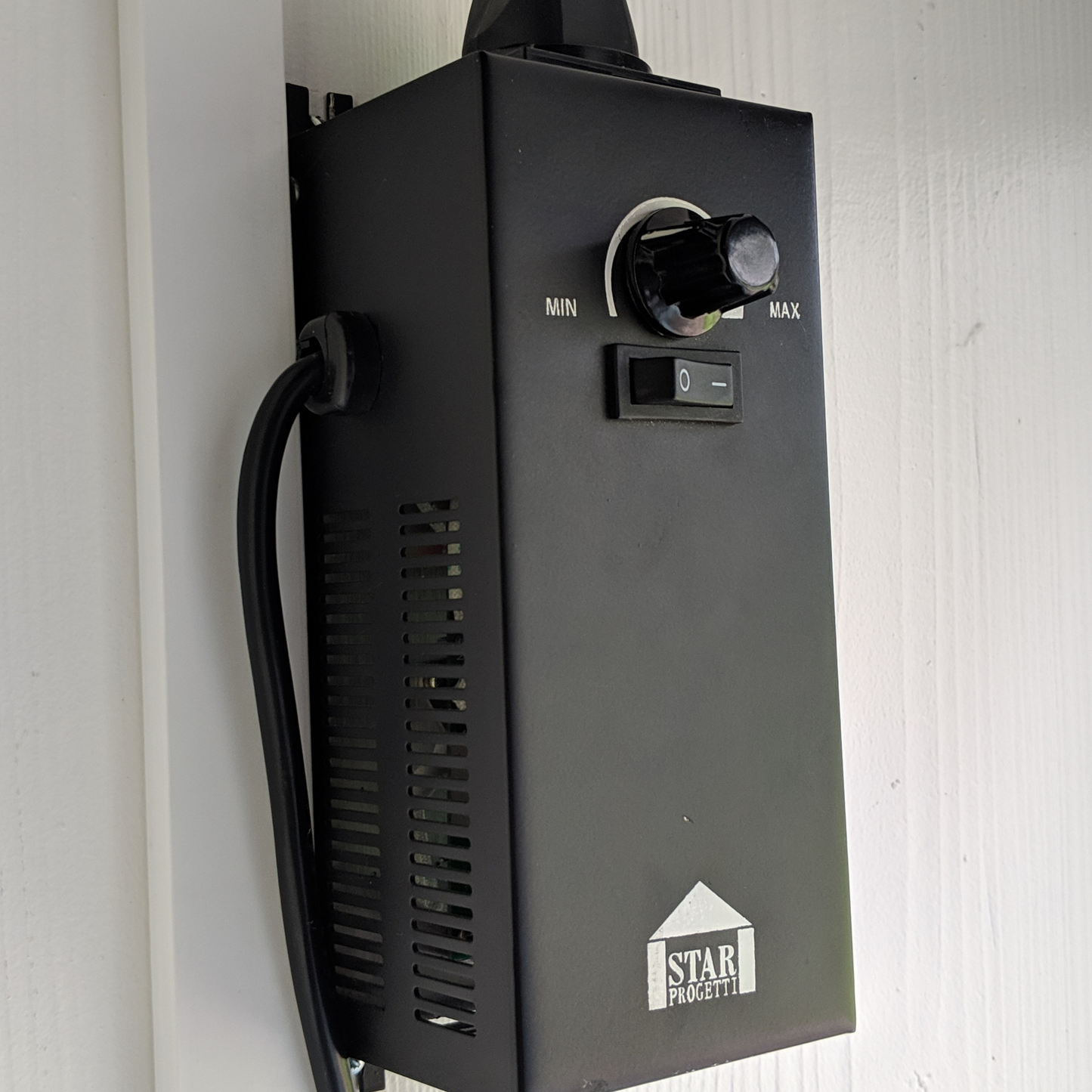 STAR4 3 kW Dimmer von ecofort AG zur Regulierung der Heizleistung zwischen 19% und 100%.