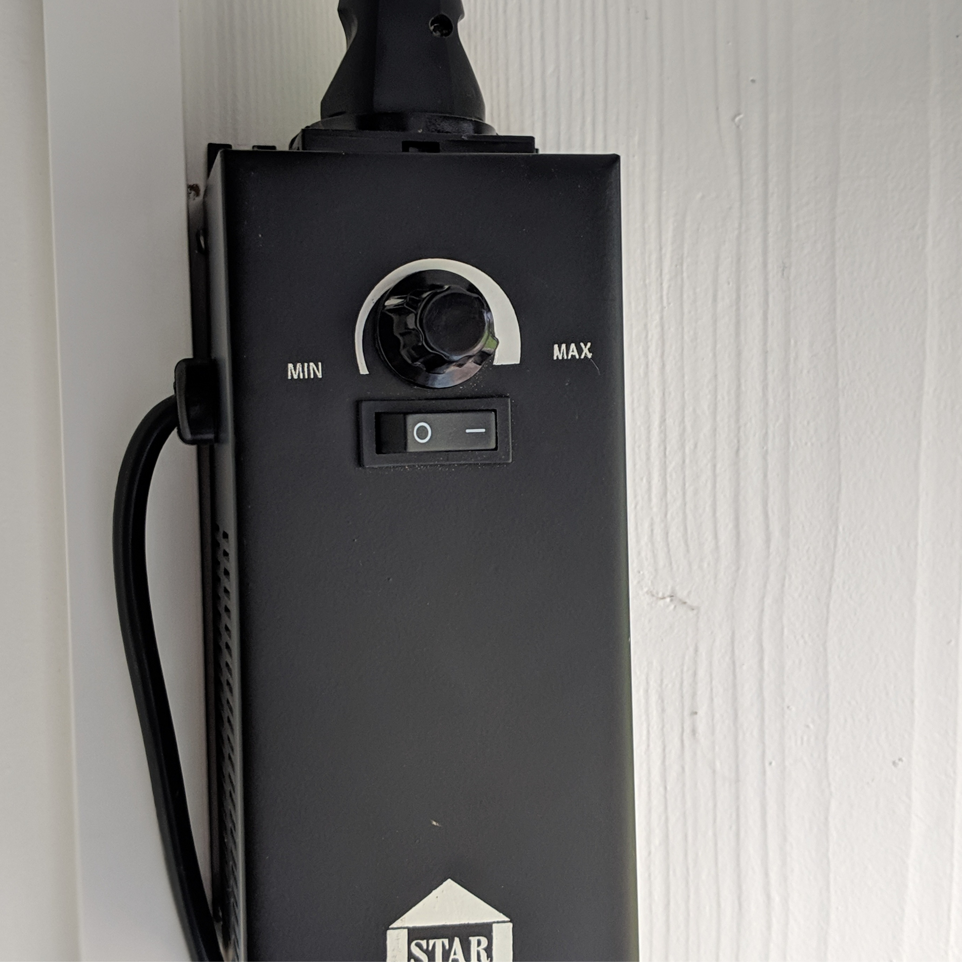 STAR4 Dimmer von ecofort mit 3000 Watt Heizleistung, einstellbarer Leistung von 19 % bis 100 %.