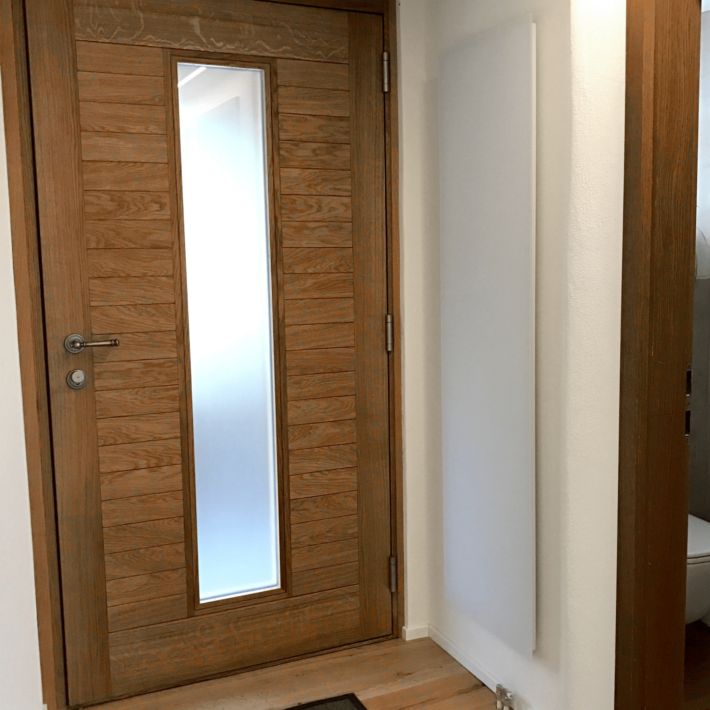 ZenSwiss Deluxe Infrarotheizung, 570W, elegantes Design, flach, aus Sicherheitsglas, montierbar an Wand oder Decke.