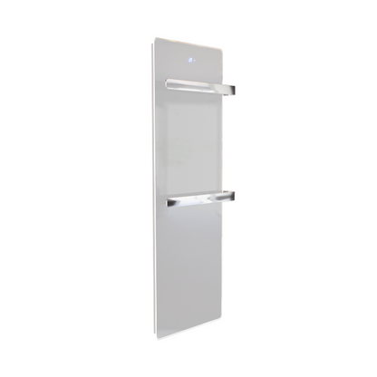 ZenSwiss furo Handtuchtrockner in Glanz Weiss mit integrierter Touch-Steuerung und polierten Handtuchhaltern.