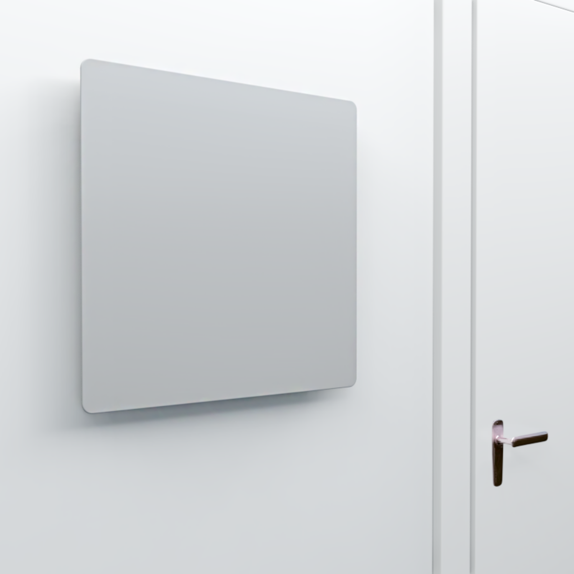 Mattes Infrarot-Panel ZenSwiss Deluxe 260W, elegant und platzsparend, an der Decke montiert.