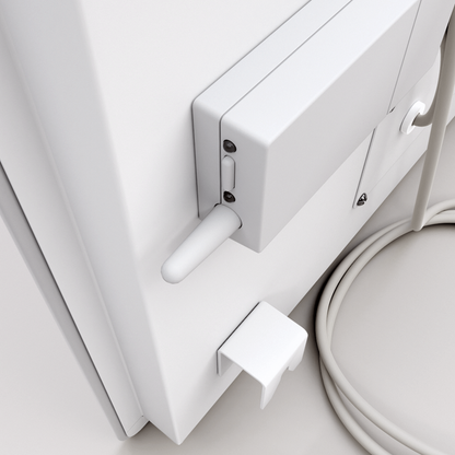 Elegantes ZenSwiss Deluxe Infrarotpanel 570W, 40 cm x 170 cm, montiert an der Decke, aus hochwertigem Glas.