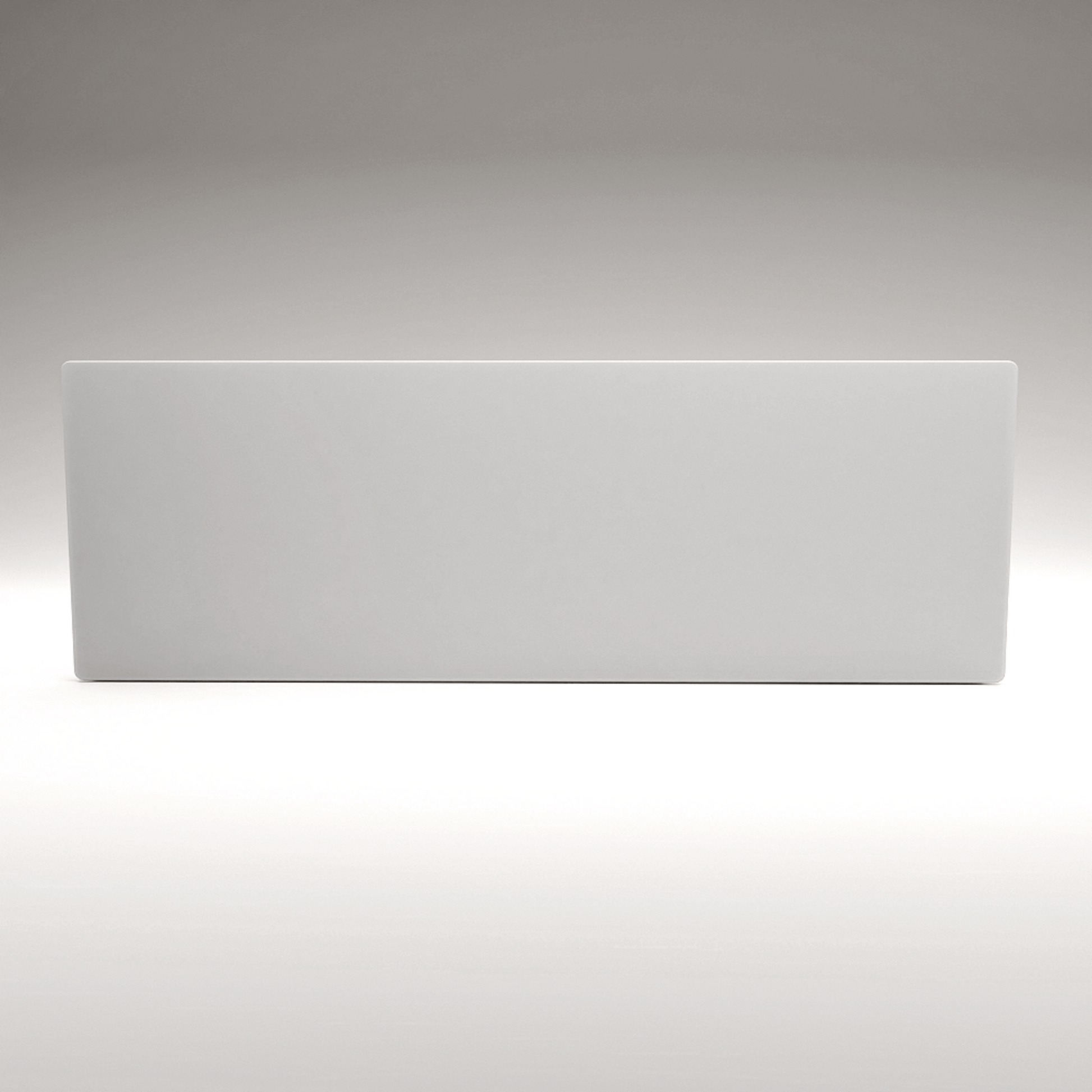 ZenSwiss Deluxe Infrarotpanel 800W in mattweiss, 54 x 158 cm, elegantes Design, an der Wand montiert.