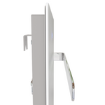 Glanzweisser Handtuchtrockner ZenSwiss furo 52 x 160 cm mit integrierter Touch-Steuerung und zwei Handtuchhaltern.
