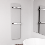 ZenSwiss furo Handtuchtrockner in Matt Weiss, 52 x 160 cm, mit polierten Handtuchhaltern und versteckter Touch-Steuerung.